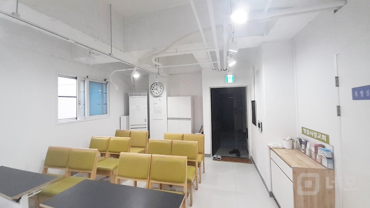 🏢 동교동 신축급 소형 오피스 임대 – 무권리 / 엘리베이터 / 주차 매물의 9번째 사진