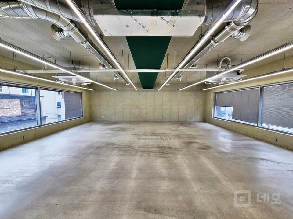 JS 서교동 신축급의 럭셔리 연층 테라스 사무실 매물의 3번째 사진