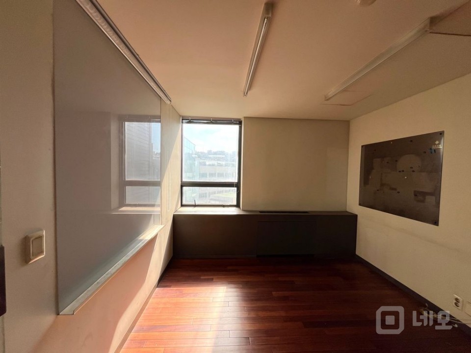 한남오거리 대로변, 최상의 입지, 대형 사무실, 주차 3대 매물의 10번째 사진