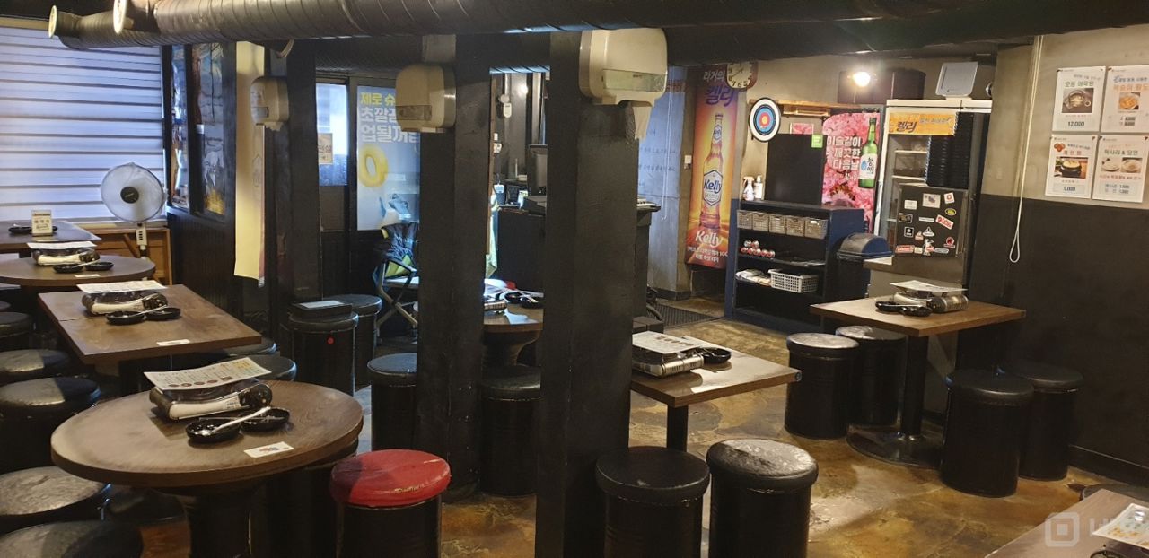 흑석동 번화가에 위치한 음식점 매물의 1번째 사진