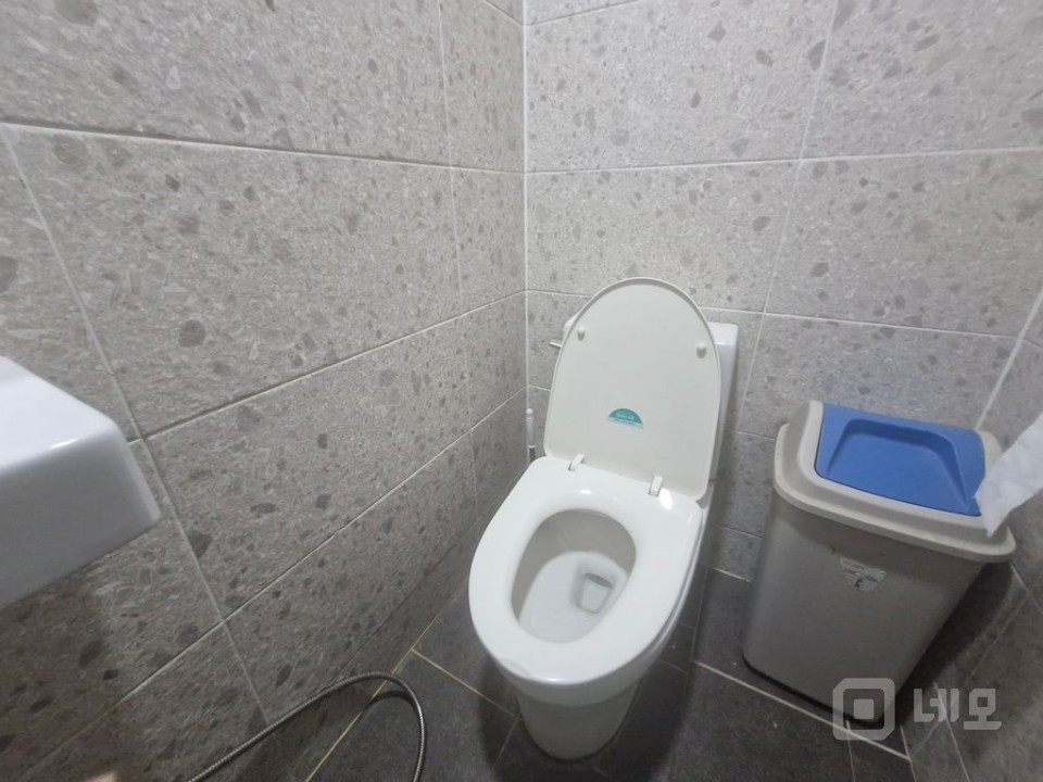 🔥 강남 핵심 번화가 3층, 인기 맛집 위 상권 시너지 최강 입지! 매물의 9번째 사진