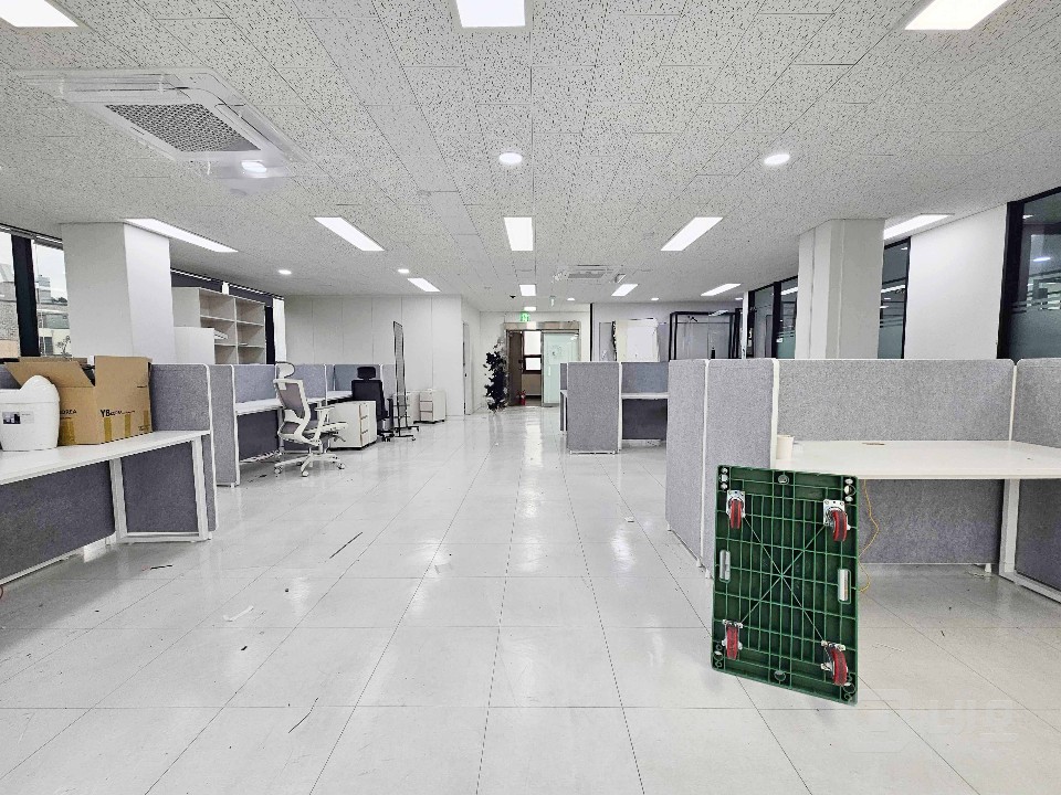 I세븐I 홍대·합정 오피스라인 인테리어 완비 80평대 사무실 임대 매물의 4번째 사진