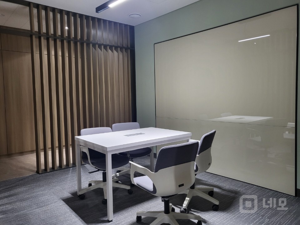 ⭐ 초역세권 사무실. 룸2개 풀인테리어 완료. 공용공간 굳 ⭐ 매물의 9번째 사진