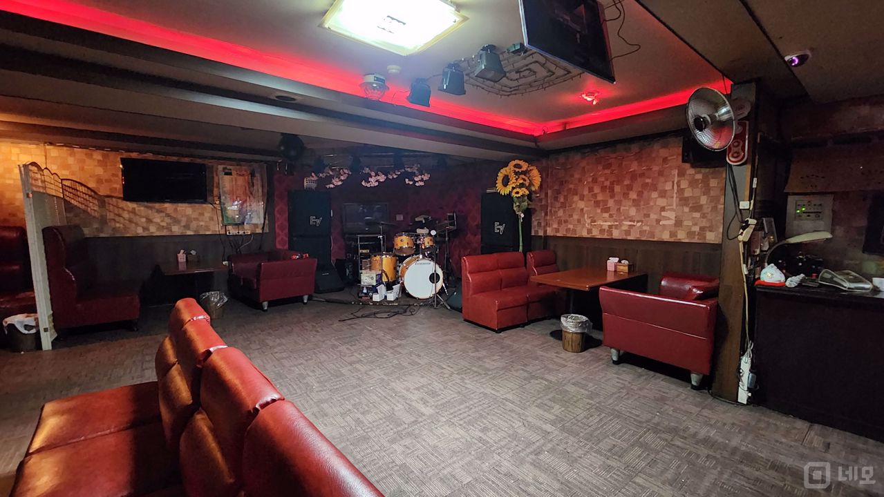 새절역 역세권, 단골고객 많은 노래주점 매물의 1번째 사진