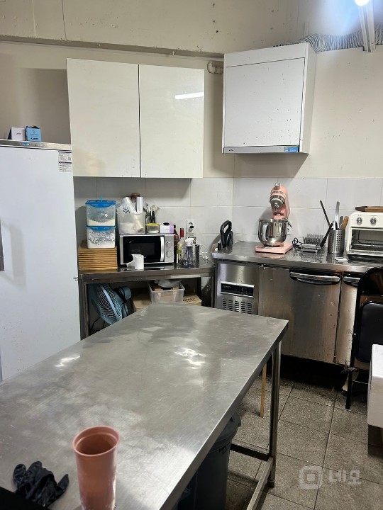 중앙대 상권에 위치한 인테리어 깔끔한 1층 카페 매물의 4번째 사진