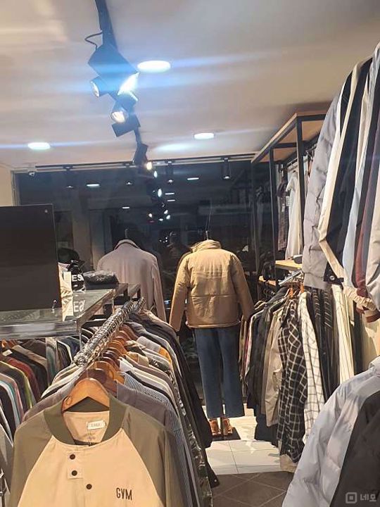 신길동 대로변에 위치한 의류판매점 매물의 3번째 사진