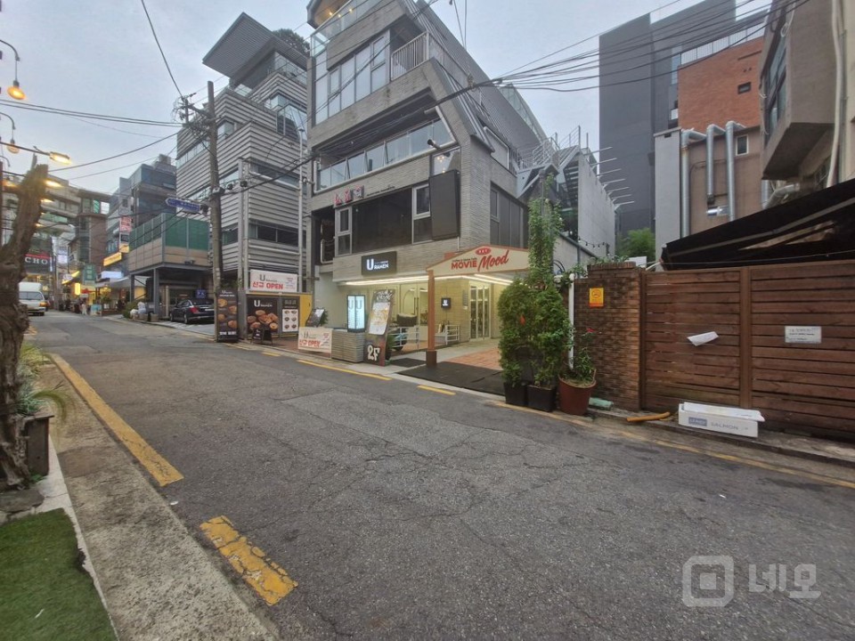 🔥 강남 핵심 번화가 3층, 인기 맛집 위 상권 시너지 최강 입지! 매물의 13번째 사진