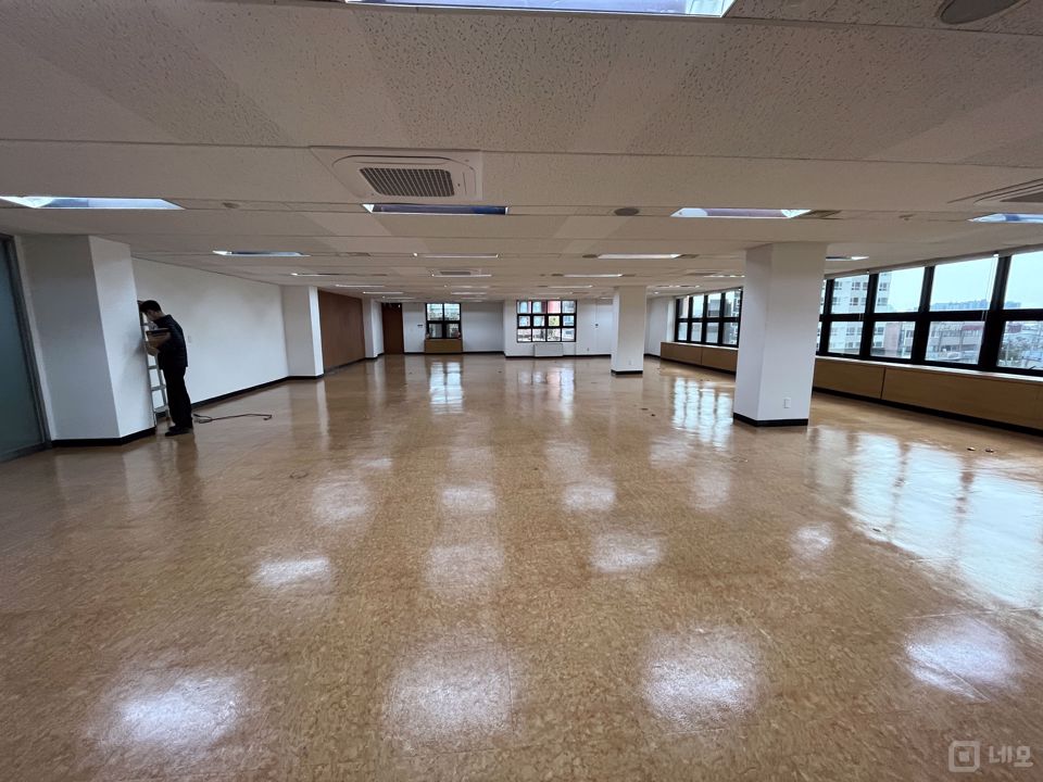 장안동 장한평역 바로 앞 가시성 아주 좋은 대로변 사무실 매물의 2번째 사진