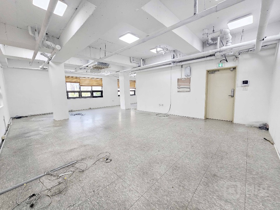 I세븐I 합정역 역세권 높은층고 화이트인테리어 무권리 사무실 매물의 11번째 사진