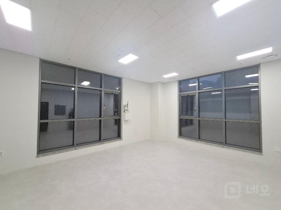 🏢✨ [2023년 준공 신축 오피스] 동묘앞역 도보 7분, 소형 사무실 매물의 1번째 사진