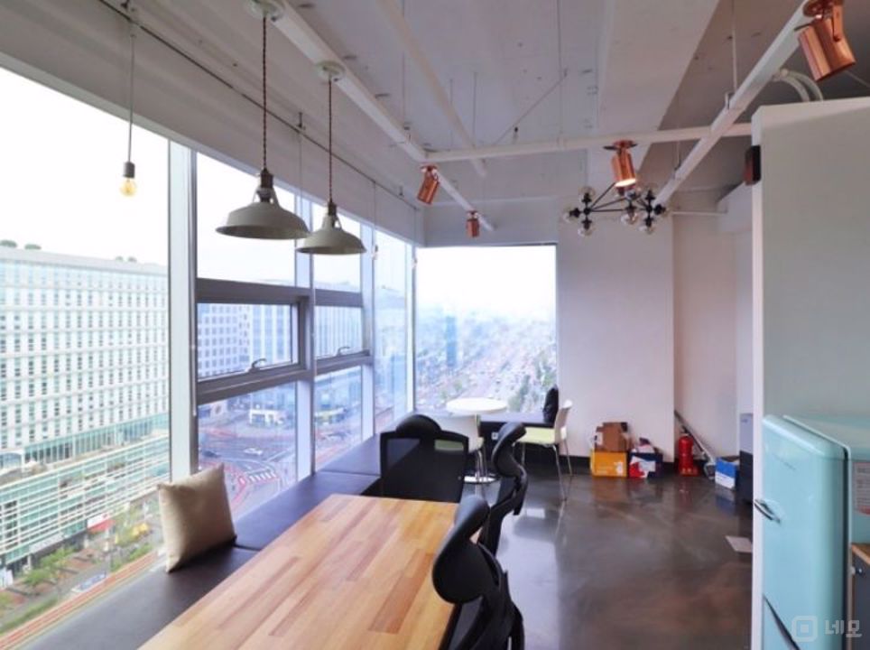 인테리어 완벽설치 입주 협의 가능한 중형 사무실 매물의 3번째 사진