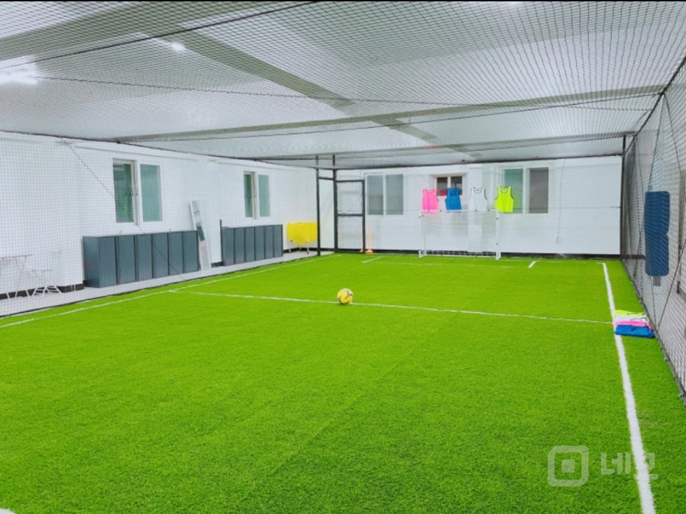 쾌적한 실내 풋살장 매물입니다! 매물의 2번째 사진