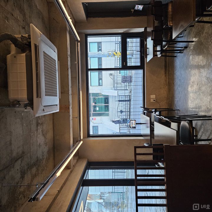 해방촌 초입 넓은 야외 공간과 신축 시설을 갖춘 1층 상가 임대 매물의 1번째 사진