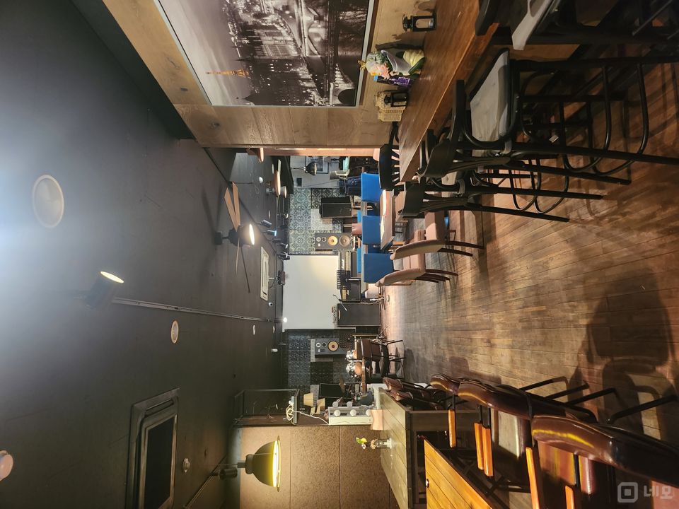 신중동역 역세권, 중동 번화가에 위치한 와인BAR 매물의 4번째 사진