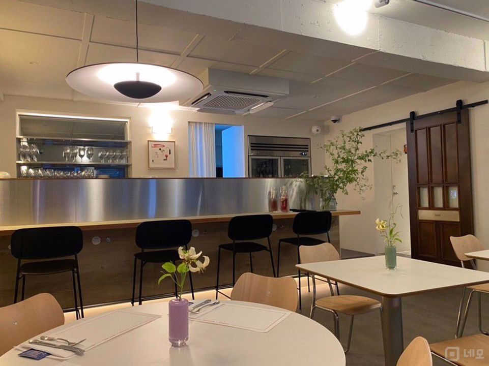 모던 인테리어 완비된 금호동3가 와인샵 매물의 3번째 사진