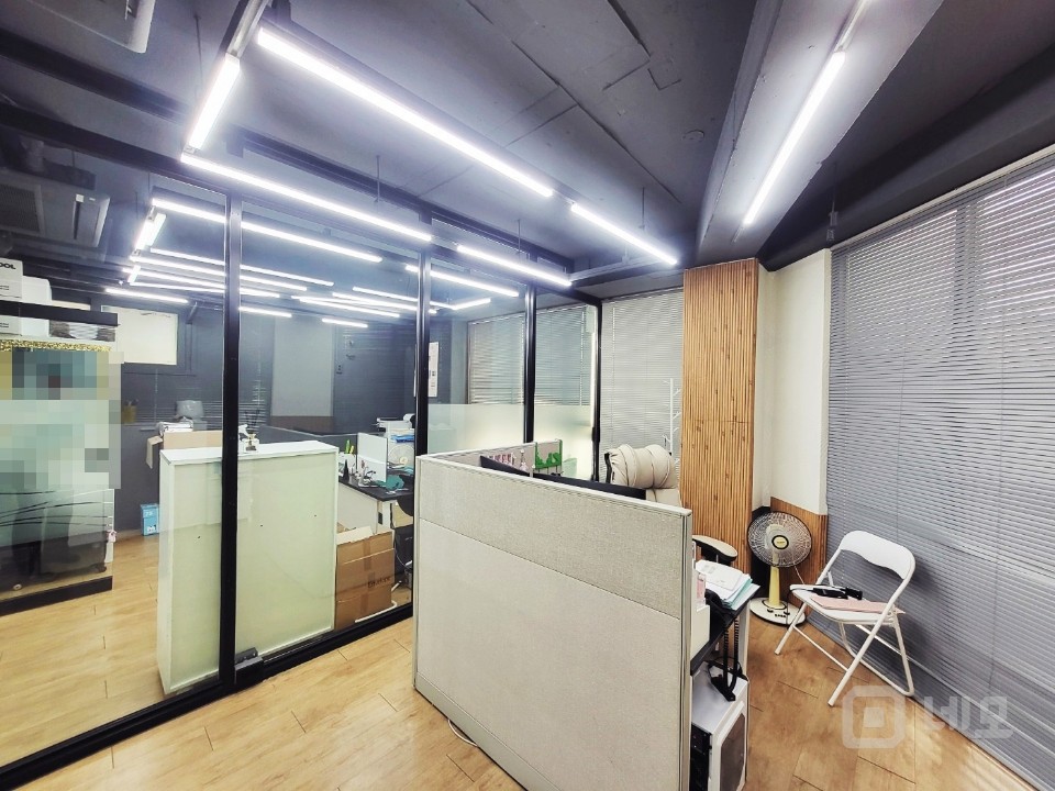 특급 디자인 사무실 채광 GOOD 빠른입주가능한 공간  매물의 5번째 사진