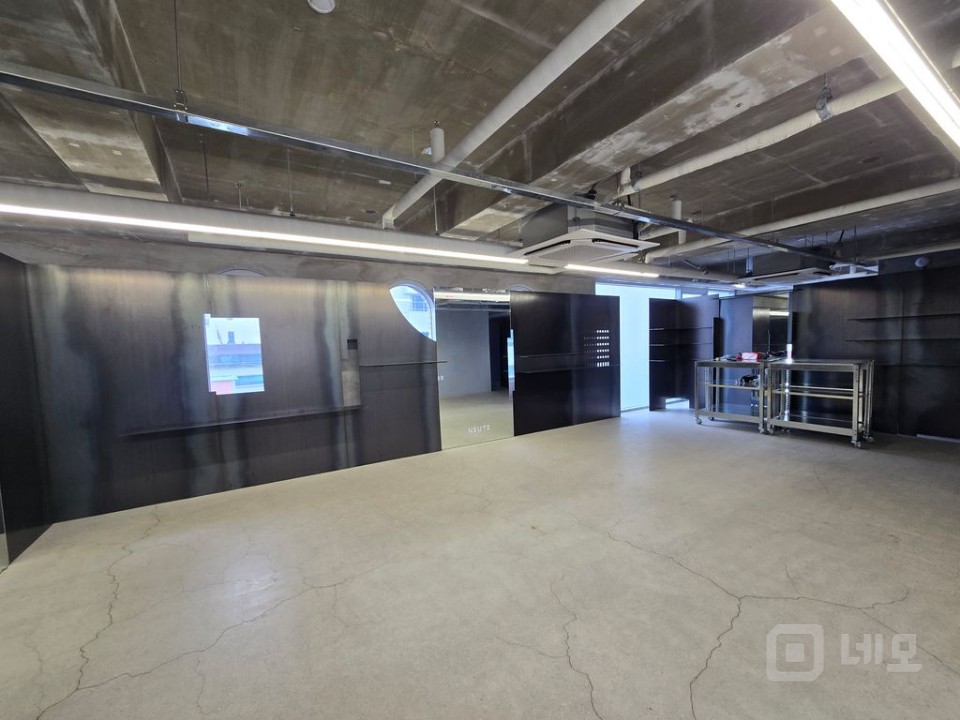 신축 노출천정 깨끗한 사무실 매물의 6번째 사진