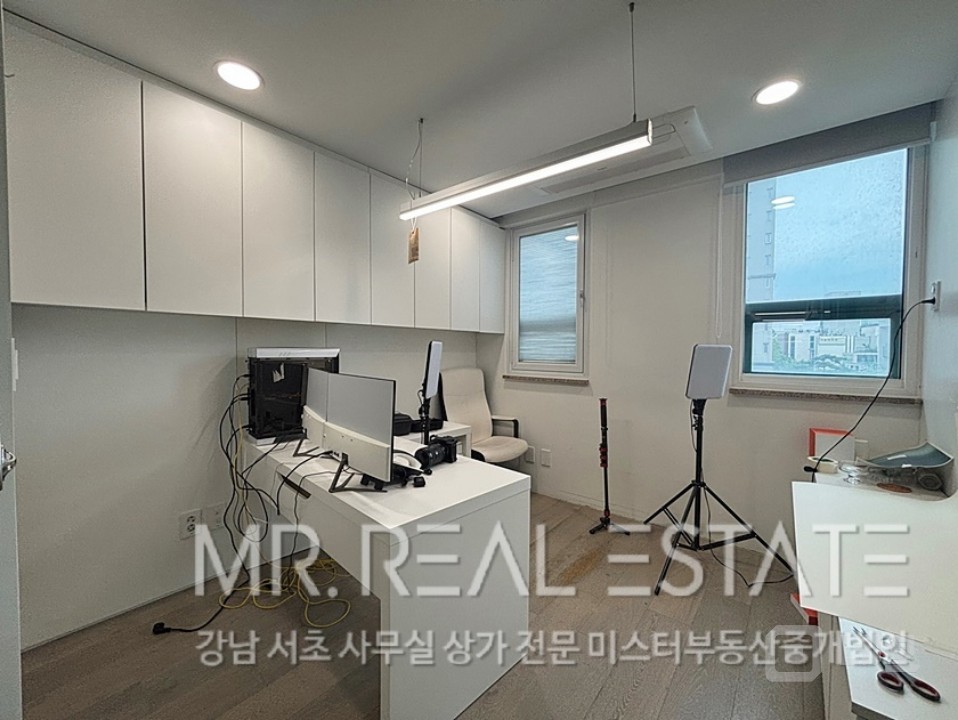 도산공원사거리.대로변.인테리어ACE사무실.발렛가능 매물의 4번째 사진