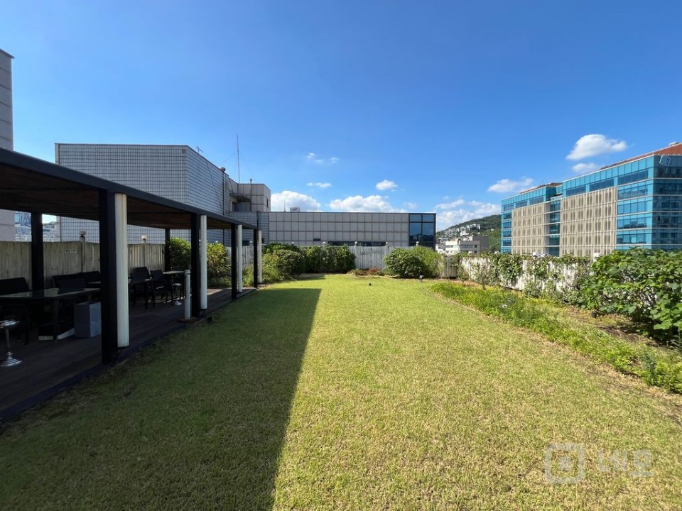 한남오거리 대로변, 최상의 입지, 대형 사무실, 주차 3대 매물의 2번째 사진