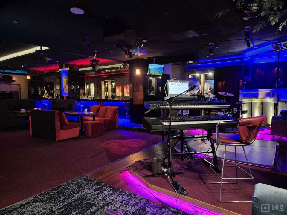 방이동 주목도 높은 대로변 고층 빌딩 110평 라이브 펍 매물의 5번째 사진