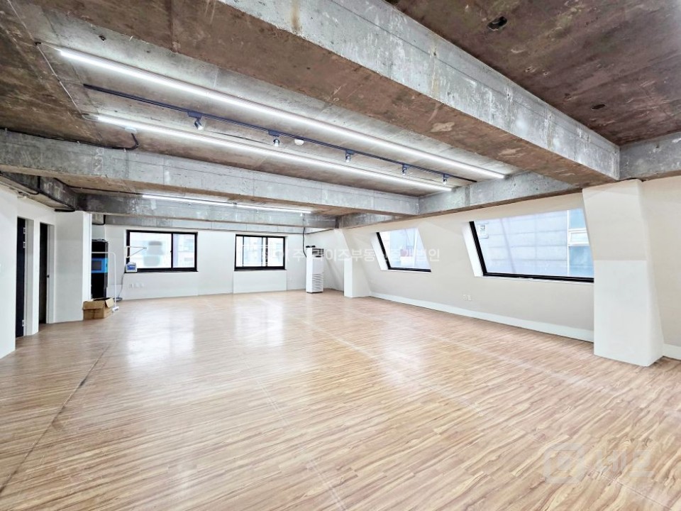 RISE 상수역합정역 인근 가성비좋은 사무실 매물의 16번째 사진