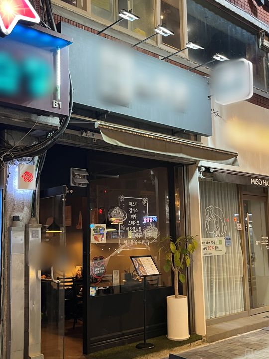 역세권, 시설 깔끔한 장미꽃빛거리 1층 상가 임대 매물의 9번째 사진