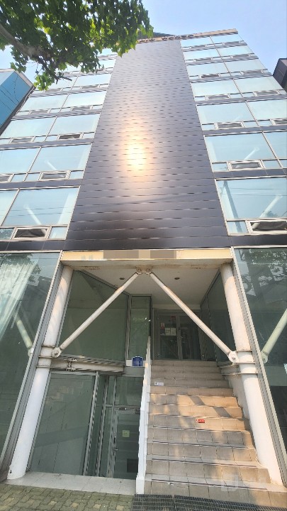 초 역세권 주차 편리하고 깔끔한 오피스텔형 사무실 매물의 8번째 사진
