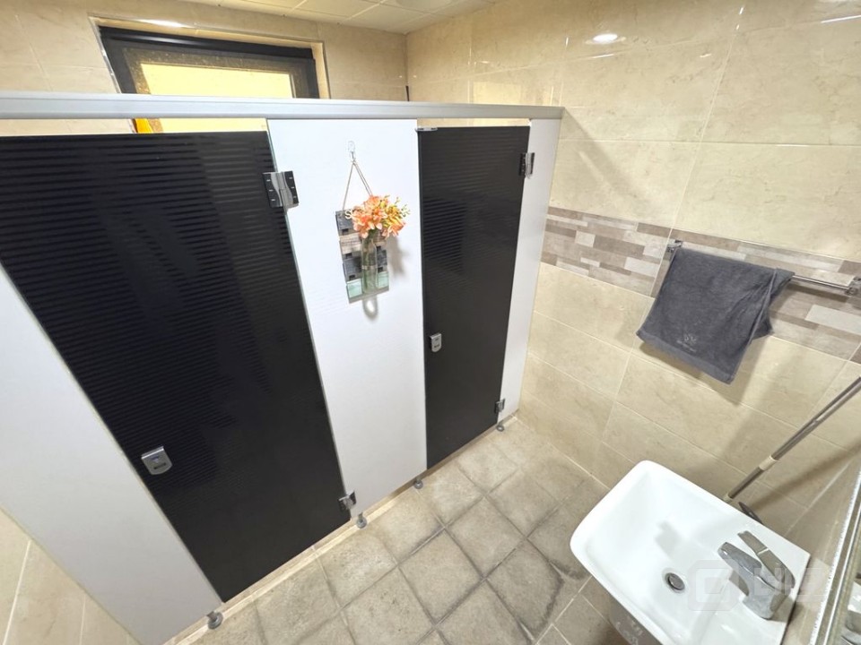 강남구청역 인근에 위치한 가시성,접근성 좋은 무권리! 1층 상가! 매물의 9번째 사진