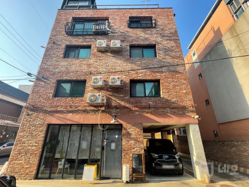 10.5평 채광좋은 통창 주차무 매물의 14번째 사진