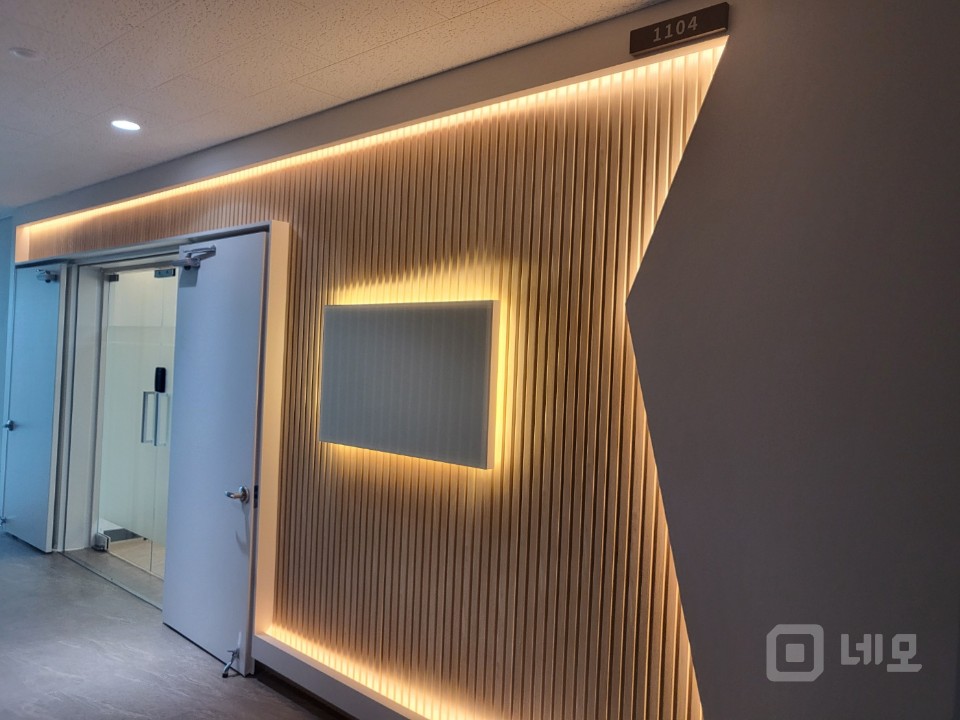 ⭐ 초역세권 사무실. 룸2개 풀인테리어 완료. 공용공간 굳 ⭐ 매물의 8번째 사진