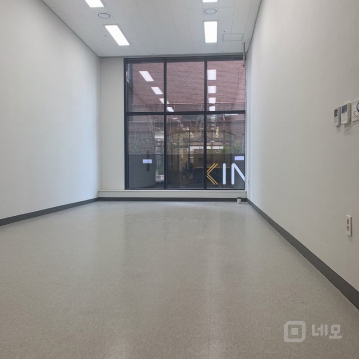 깨끗하고 위치 좋은 상가 임대 매물의 2번째 사진