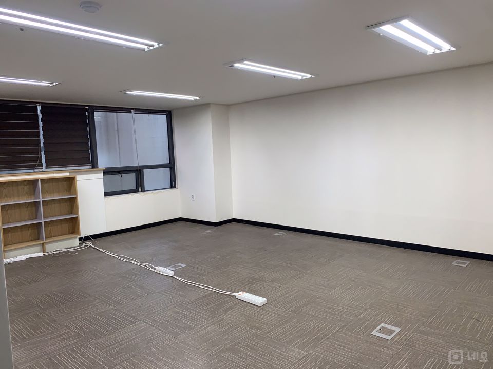 신길역 인근, 주목도 높은 2층 신길동 사무실 매물의 1번째 사진