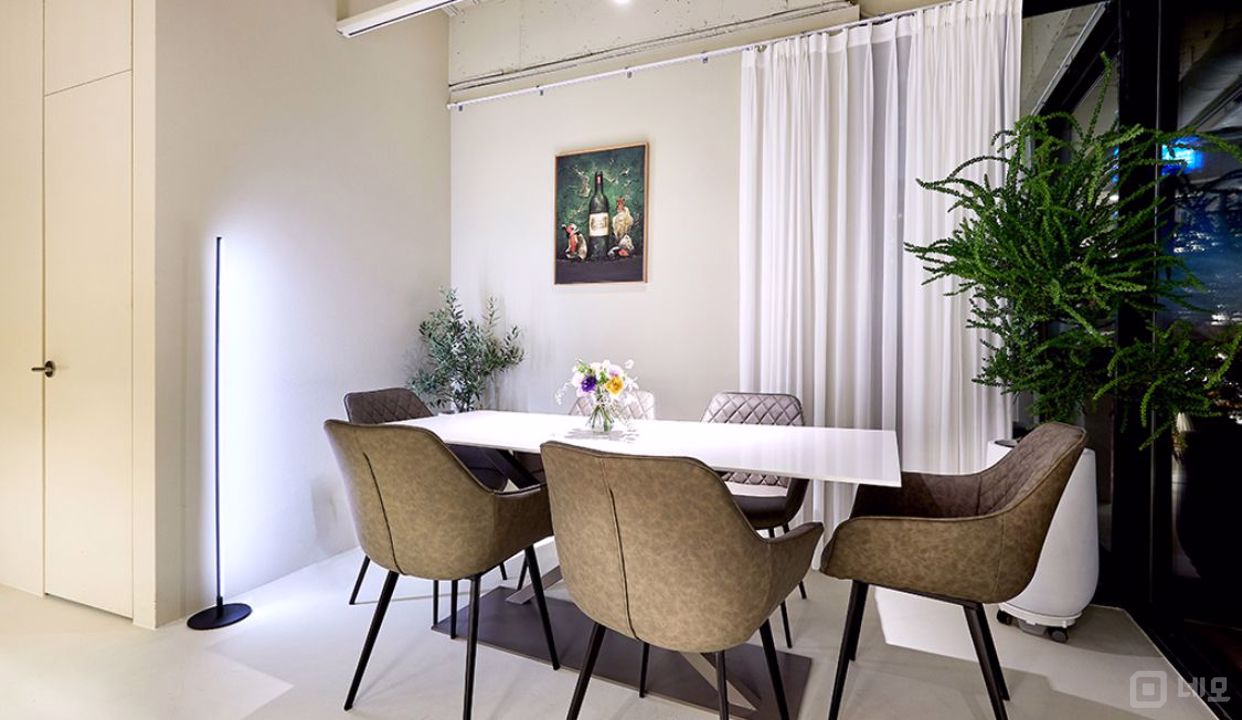 접근성 좋은 대로변 2층 역삼동 와인바 매물의 3번째 사진