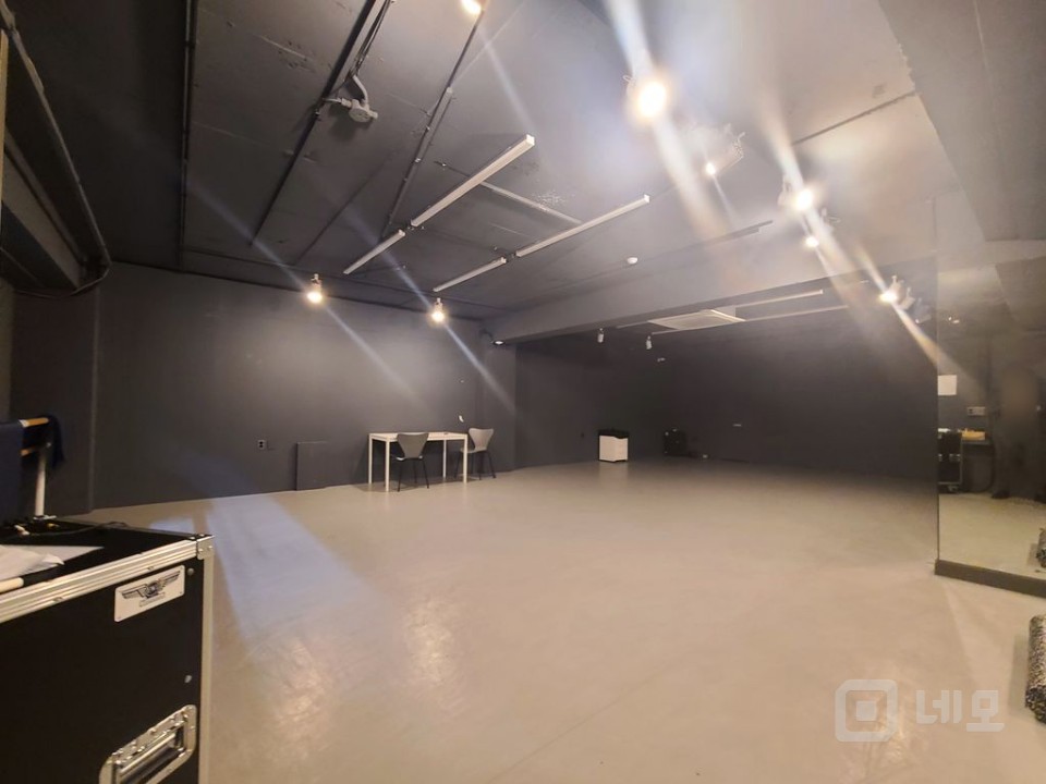 주차2대 가능한 귀한 매물, 깔끔한 연습실 인테리어, 무권리 매물의 1번째 사진