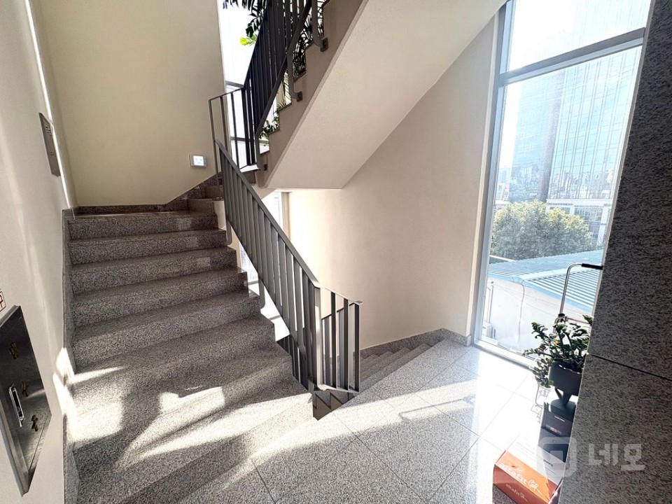 ▶논현역 초역세권 2분거리!!! / 신축급 컨디션 좋아요◀ 매물의 8번째 사진