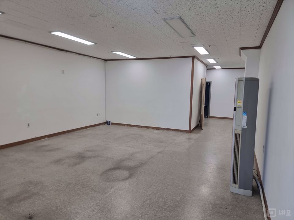 인천 미추홀구 대로변 코너에 위치한  11층 뷰좋은 공실 사무실 매물의 7번째 사진