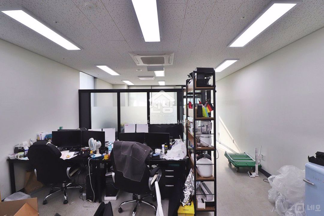 룸인테리어 설치된 사무실 매물 , 탕비공간 풀세팅 끝 매물의 7번째 사진