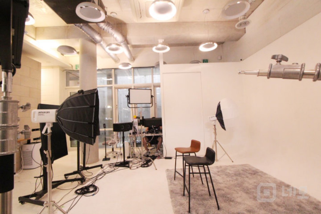 ● 나 스튜디오에요 하는 공간 입니다 ~~ 지하 스튜디오 시설 완비 !! 매물의 2번째 사진