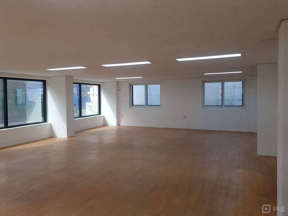 평수대비월세파격저렴햇빛잘들어옴주차가능법인사무실및개인사무실로쓰세요 매물의 5번째 사진