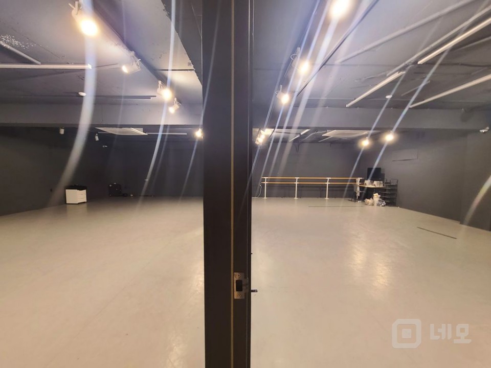 주차2대 가능한 귀한 매물, 깔끔한 연습실 인테리어, 무권리 매물의 2번째 사진