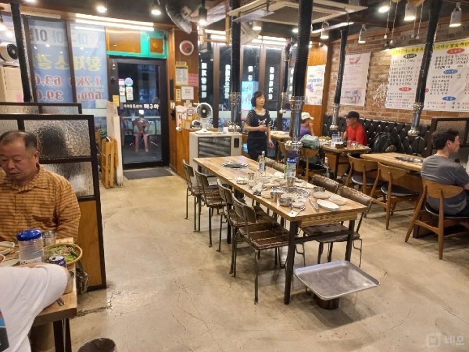대로변 상권, 접근성 좋은 석수동 고깃집 매물의 1번째 사진