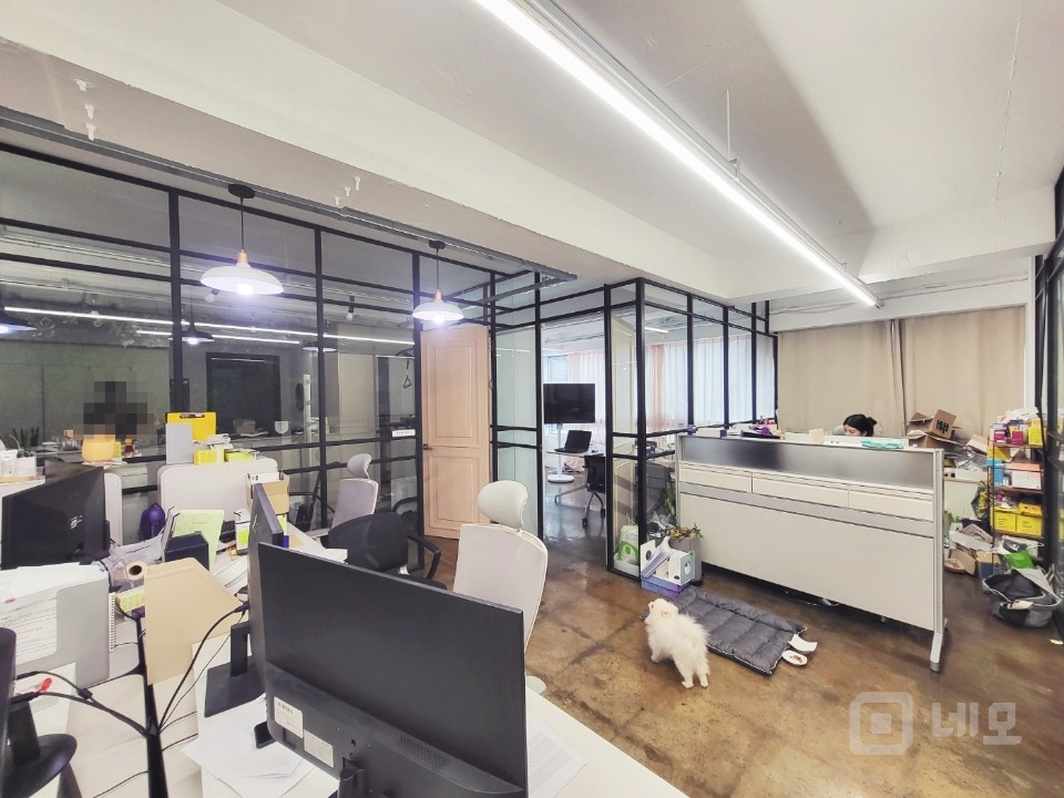 도산대로 가까운 특급 인테리어 디자인 사무실 월세 평수 특급 king 매물의 10번째 사진