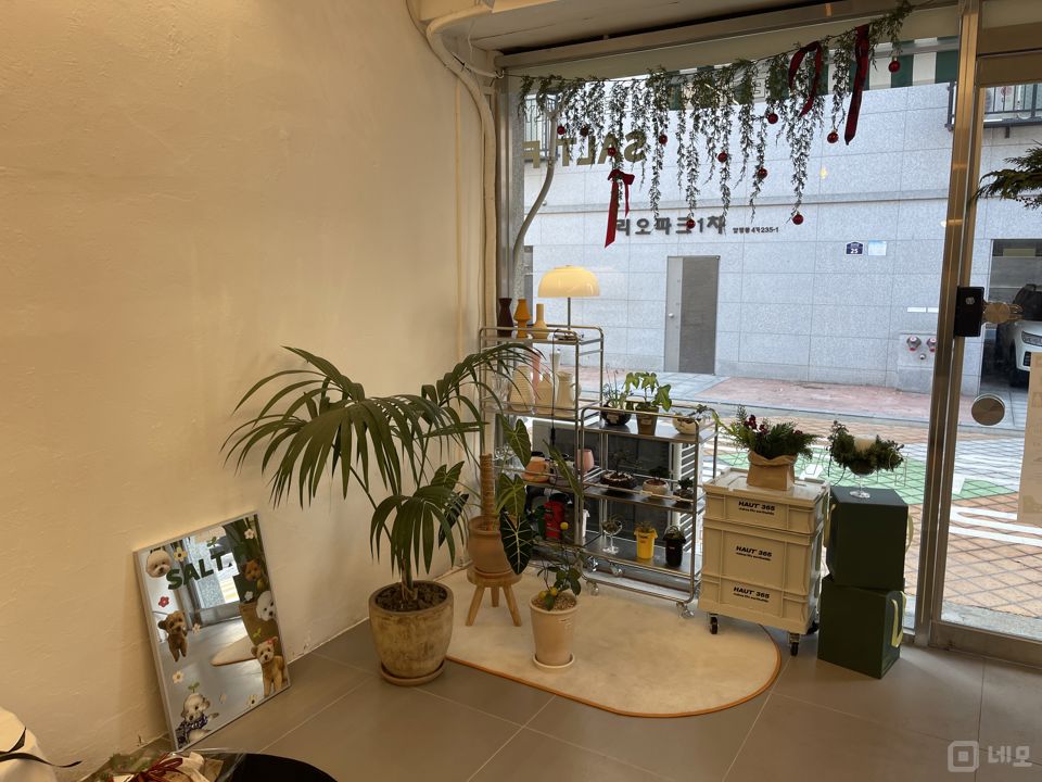 양평동4가 깔끔한 인테리어 및 시설 꽃집 매물의 1번째 사진