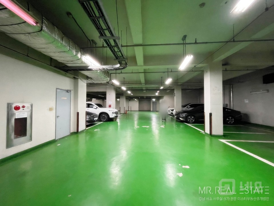 도산공원사거리.대로변건물.주차4대가능.대형평수 매물의 6번째 사진