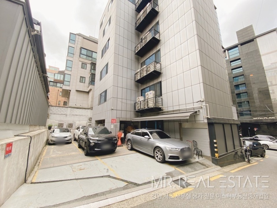 실사진 을지병원사거리 무권리 S급인테리어 엘베 자주식주차 매물의 16번째 사진
