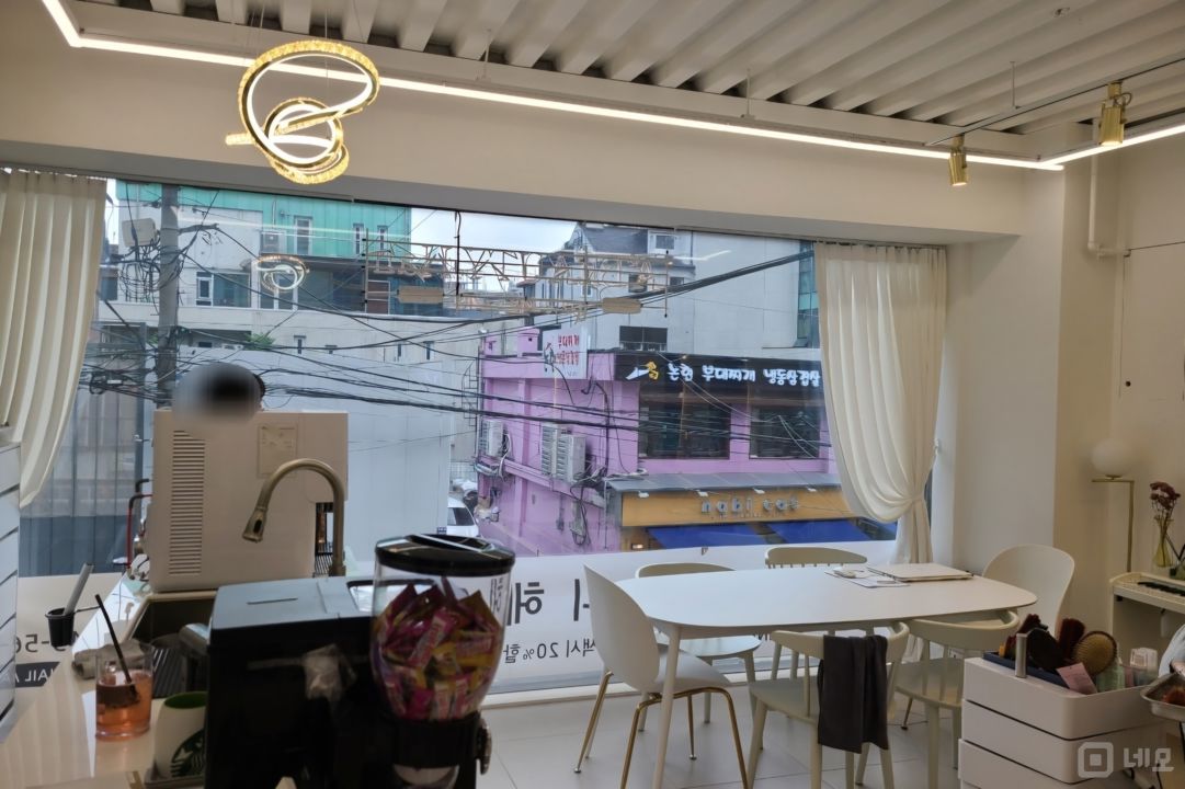 논현동 오피스 상권에 위치한 2층 미용실 매물의 2번째 사진