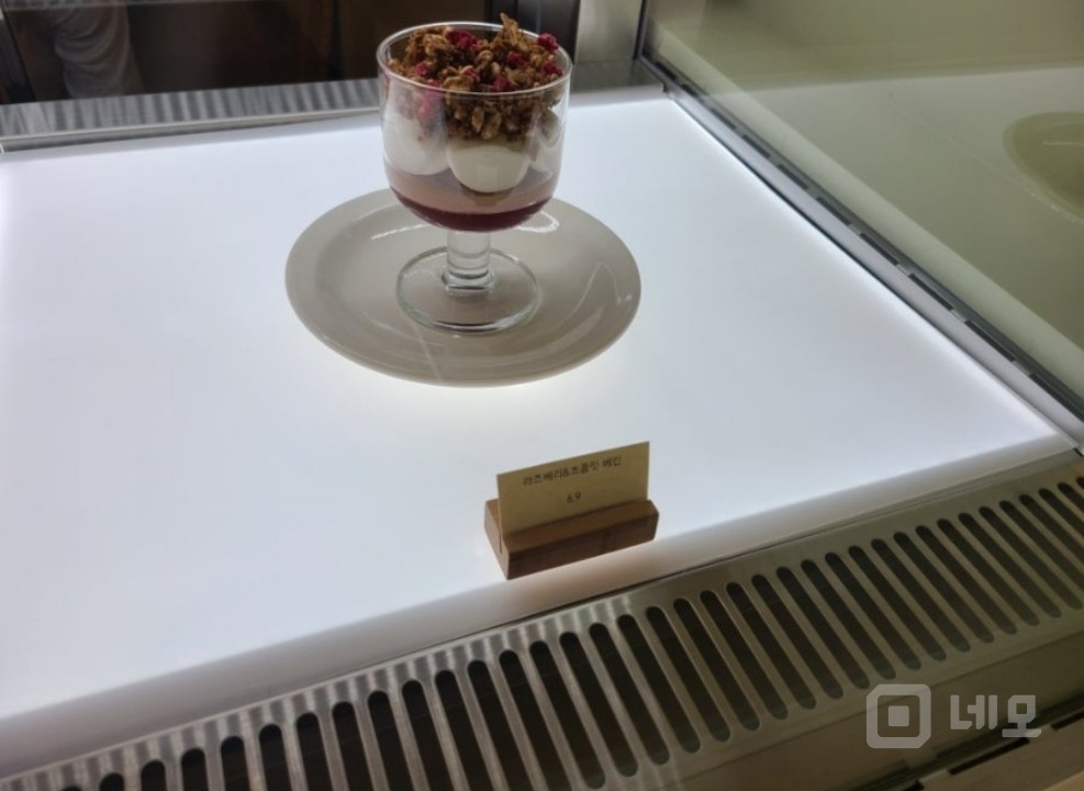 🍰 강남 삼성동 핵심라인, 1층 디저트카페 상가 임대 매물의 11번째 사진