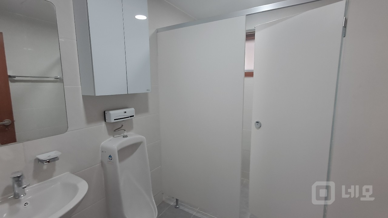 🏢 [홍대입구역 인근] 2층 단독 사무실 — 바로 사용 가능! 매물의 6번째 사진