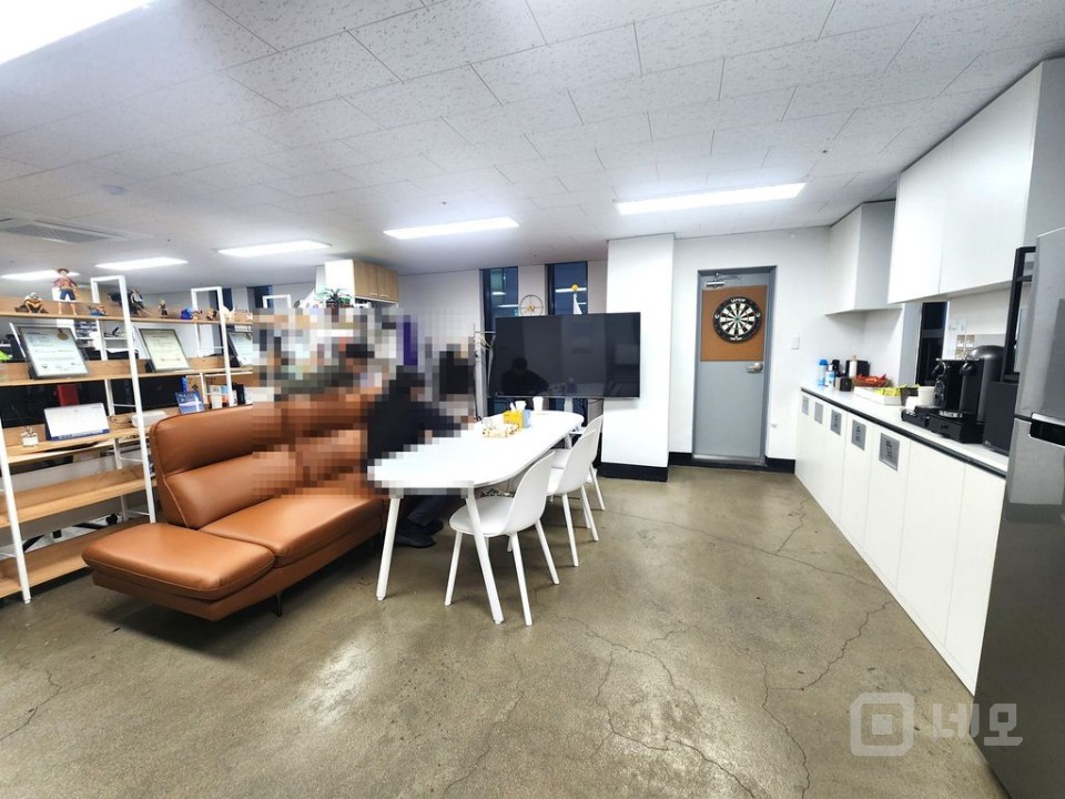 세련된 외관 + 깔끔한 내부 + 회의실, 냉난방기 완비 L 매물의 1번째 사진