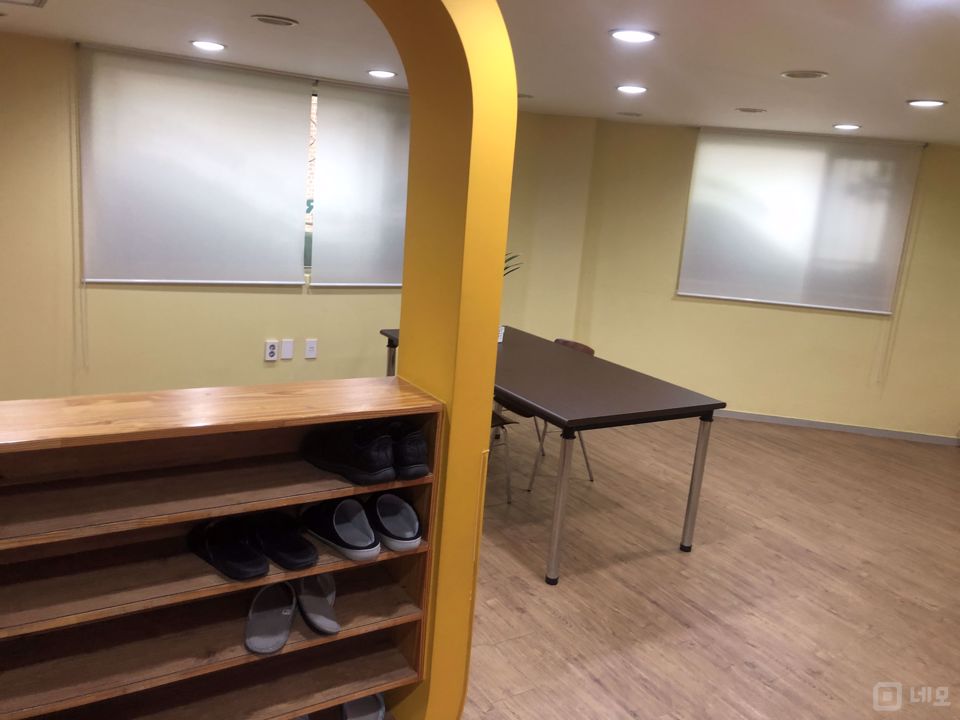 학원 인테리어가 너무나 깔끔하고 이쁜 점포 추천드립니다. 매물의 2번째 사진